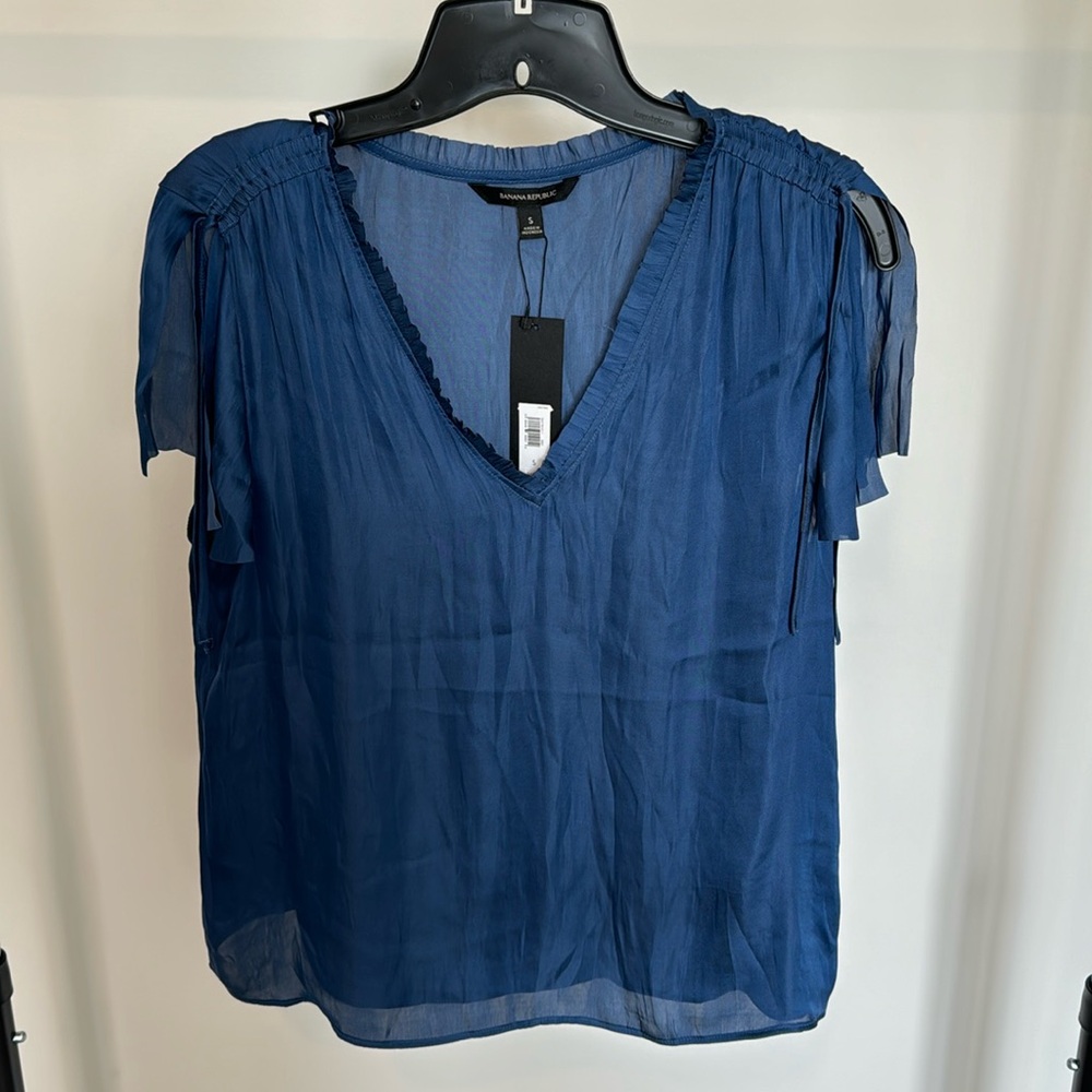 Banana republic split sleeve V-neck blue blouse